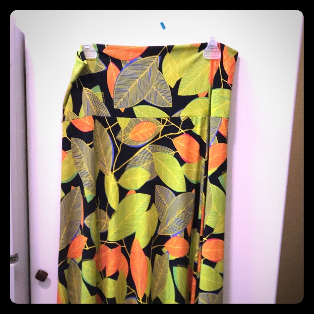 BNWOT LKR Slinky Maxi